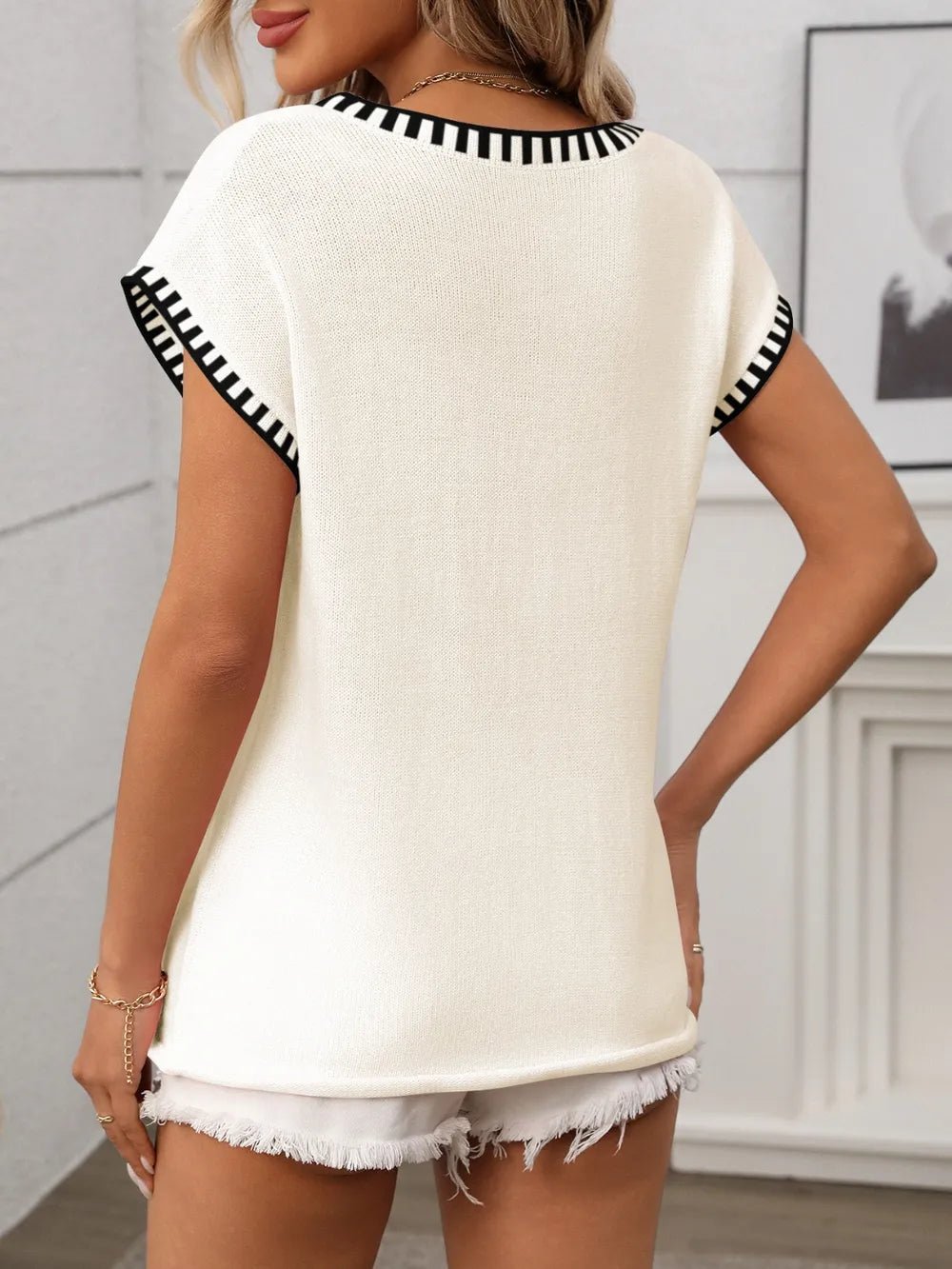 Contrast Trim V - Neck Short Sleeve Knit Top - Bubblesandpetals