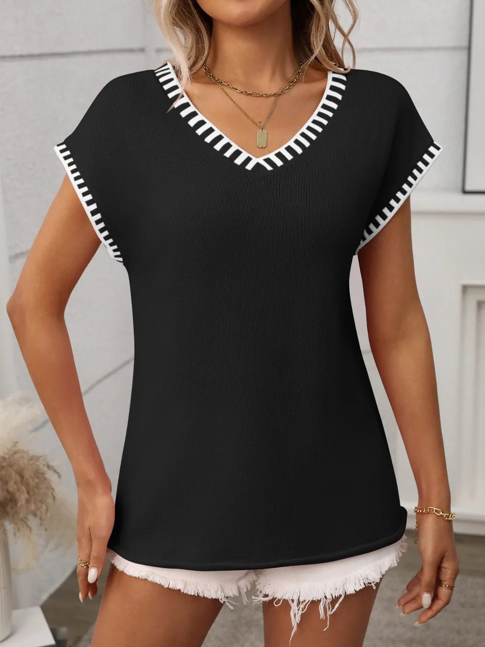 Contrast Trim V - Neck Short Sleeve Knit Top - Bubblesandpetals
