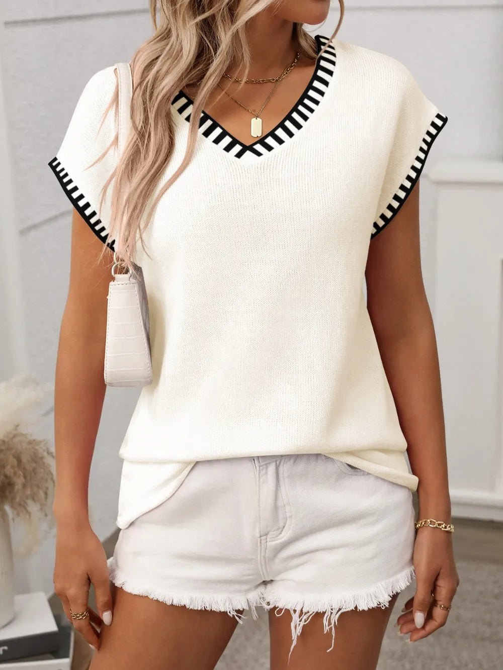 Contrast Trim V - Neck Short Sleeve Knit Top - Bubblesandpetals